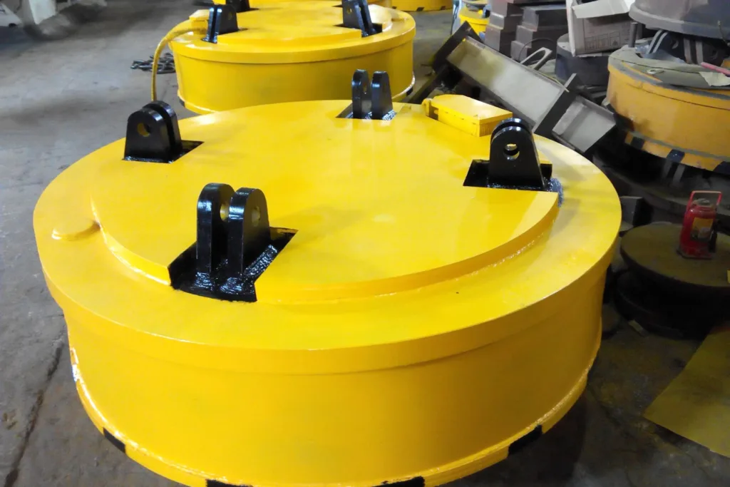 Round lifting electromagnets with suspension lugs