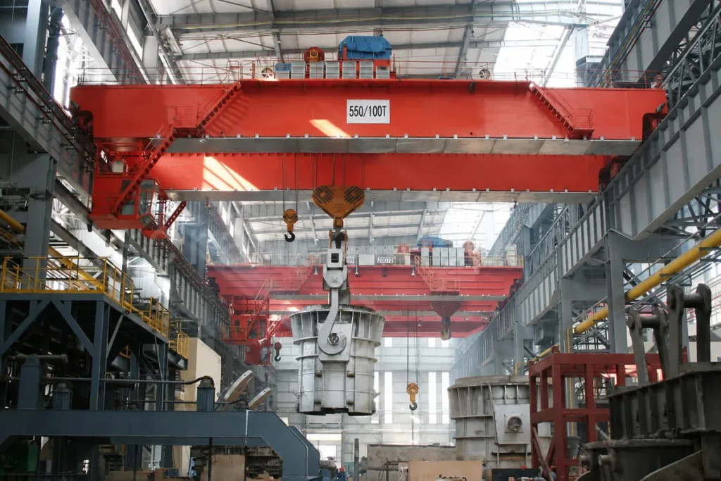 Installed ladle-handling crane with a suspended vessel, main and auxiliary hooks and crane bridge
