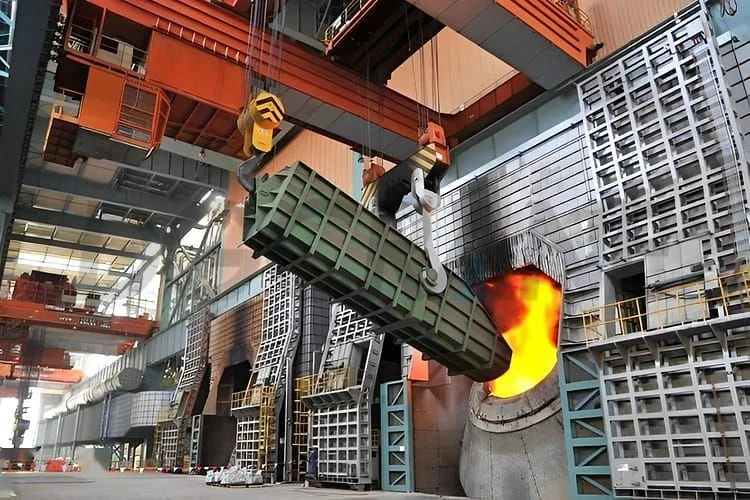 Charging crane positioning a vessel at a high-temperature furnace process