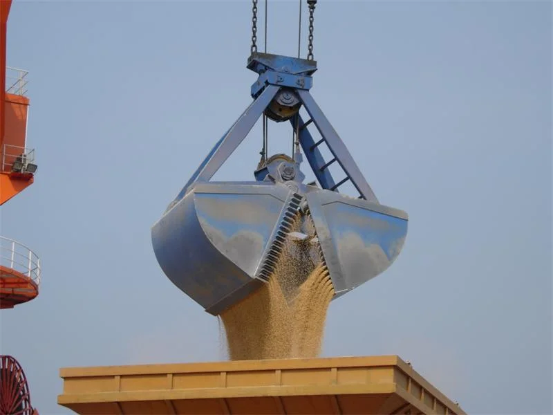 Clamshell grab discharging fine bulk material into a hopper